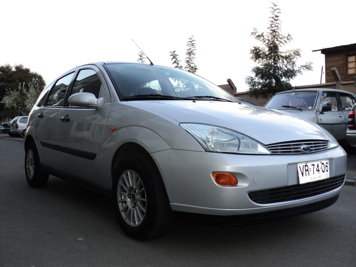 Ford Focus LX 18