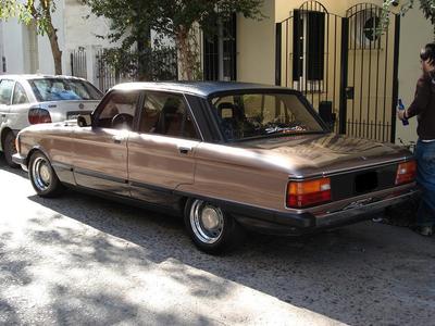 Ford Falcon ghia 36