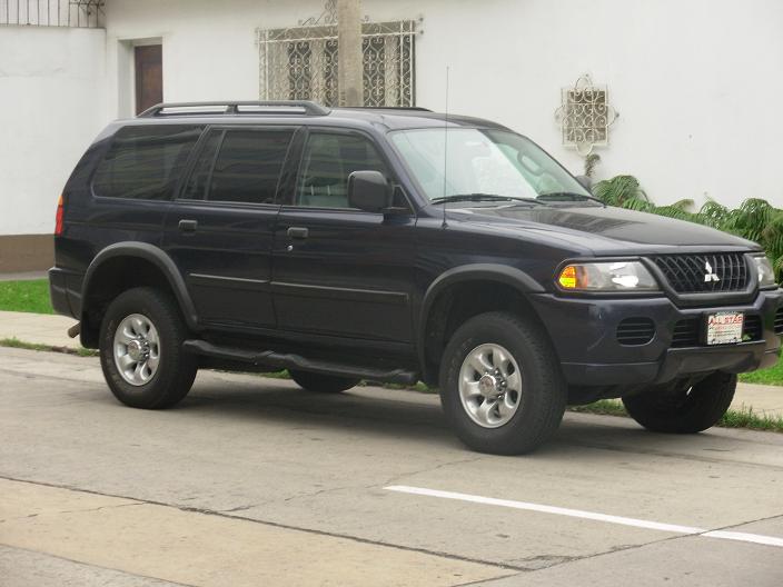 Mitsubishi Montero Sport XLS