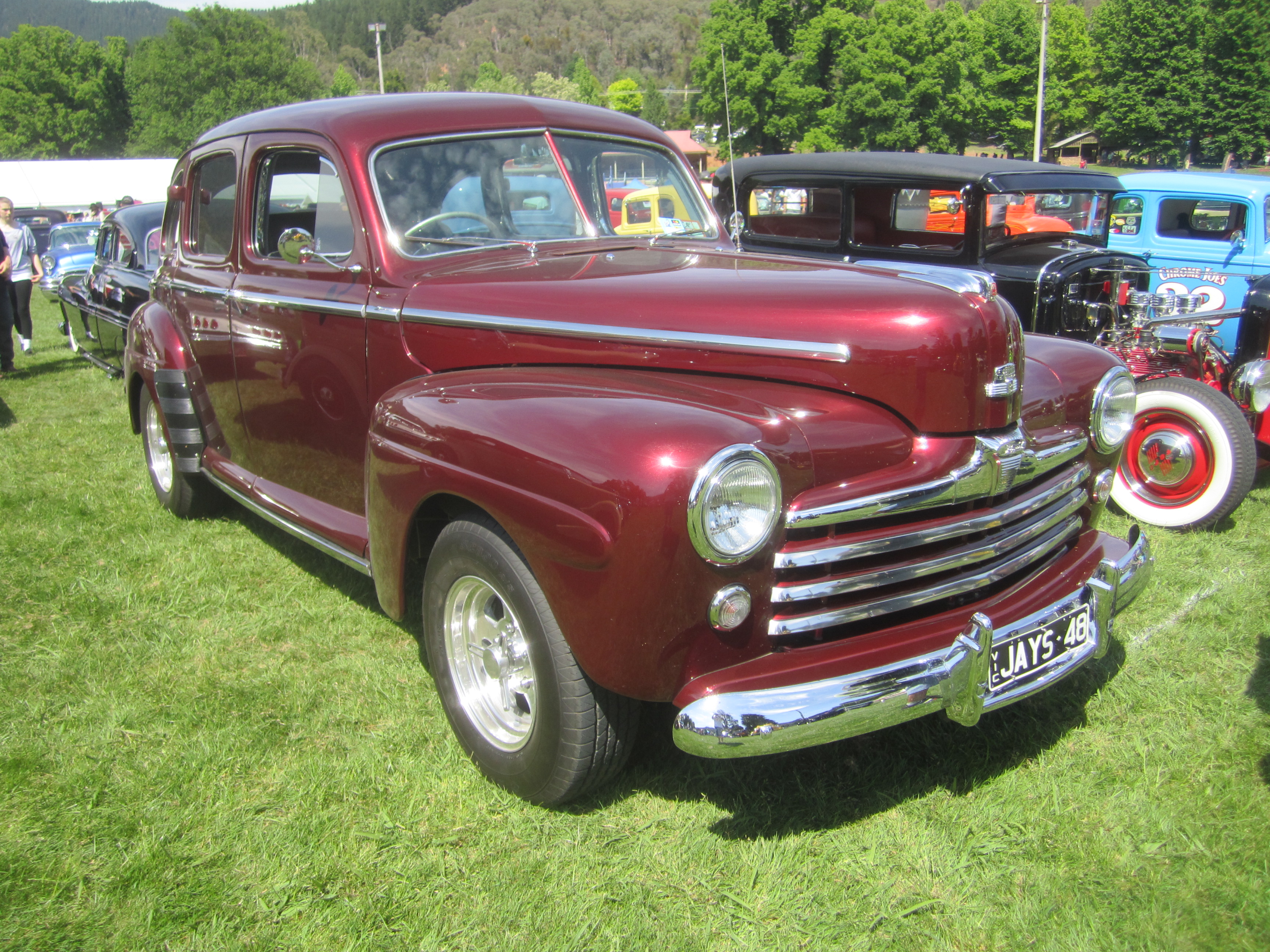 Ford Deluxe sedan