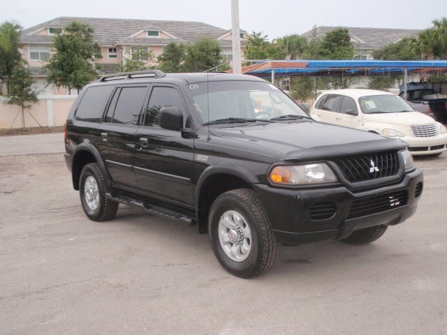 Mitsubishi Montero Sport ES