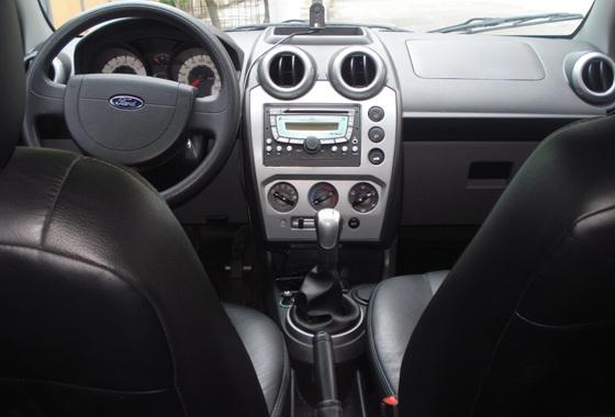 Ford Fiesta Sedan 16