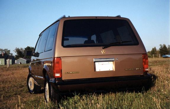 Plymouth Voyager LE