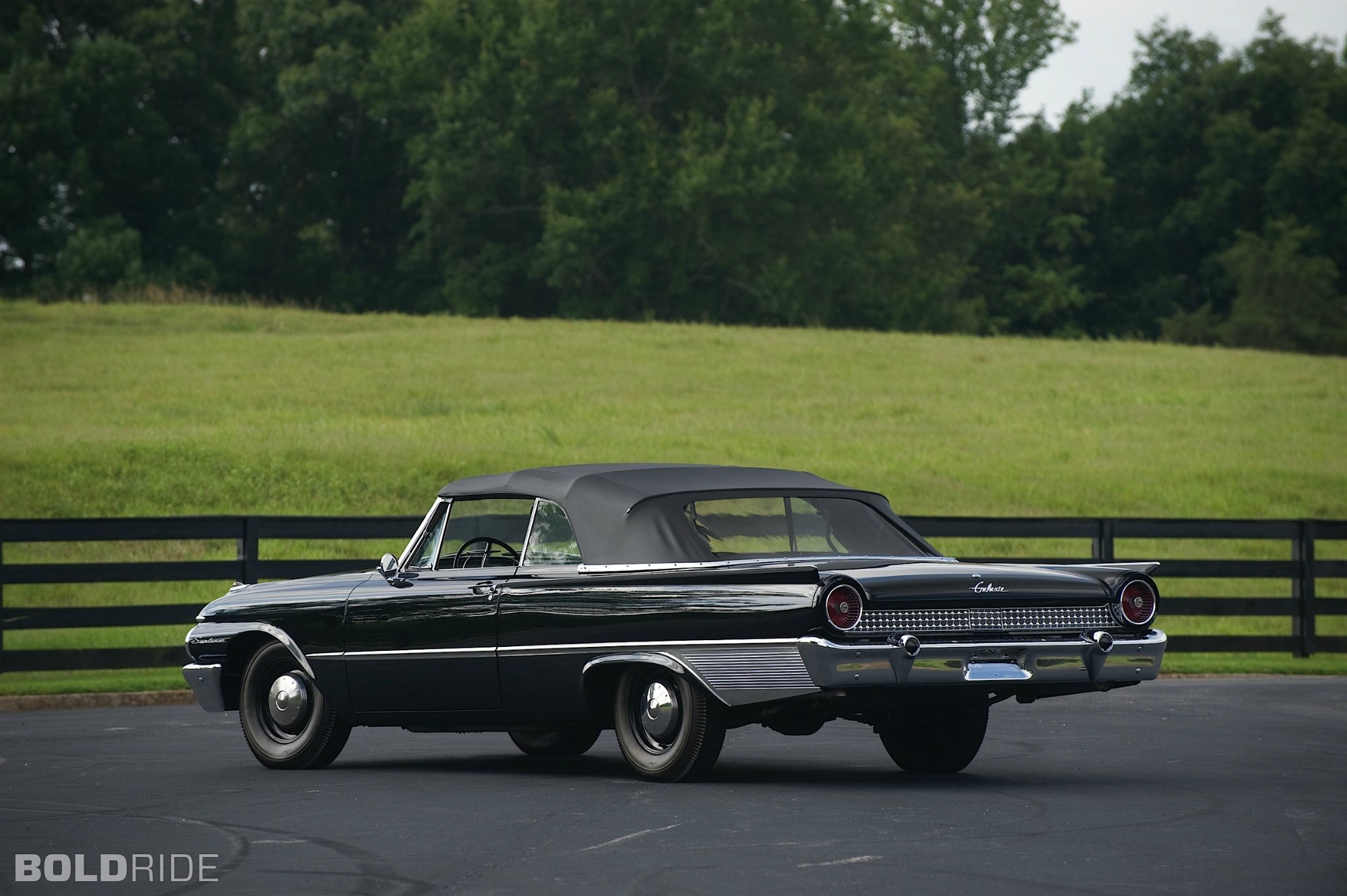 Ford Galaxie Sunliner Convertible photos.