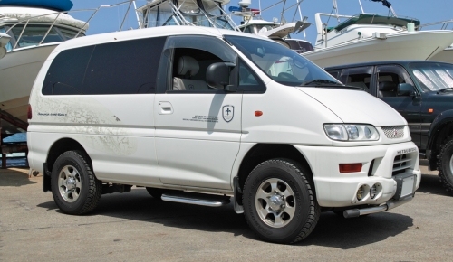 Mitsubishi L400