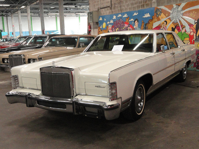 Lincoln Continental Town Sedan