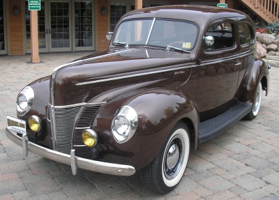 Ford Custom De Luxe 2dr