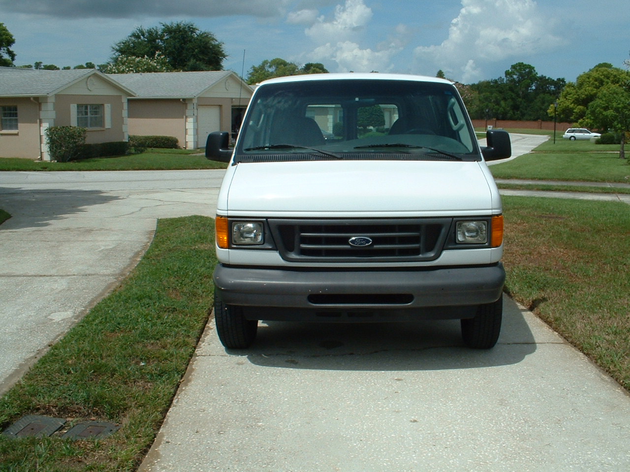 Ford E-150XL