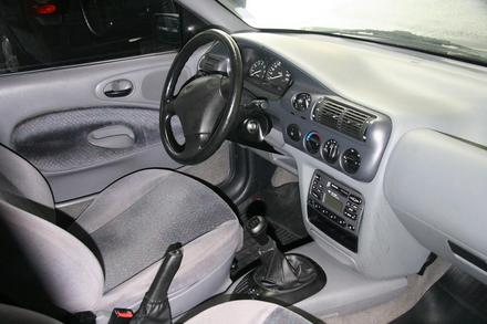 Ford Escort 16 GLX sedan