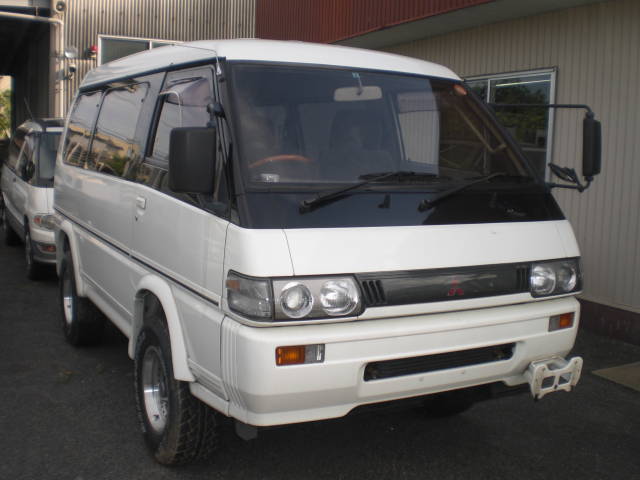 Mitsubishi Delica Star Wagon Turbo-D 25 4WD