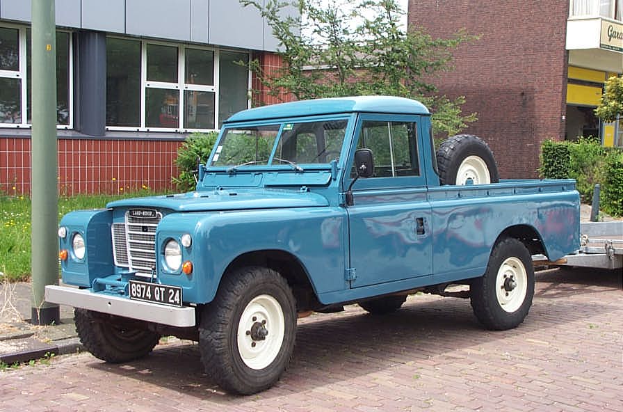 Land Rover 109 Country