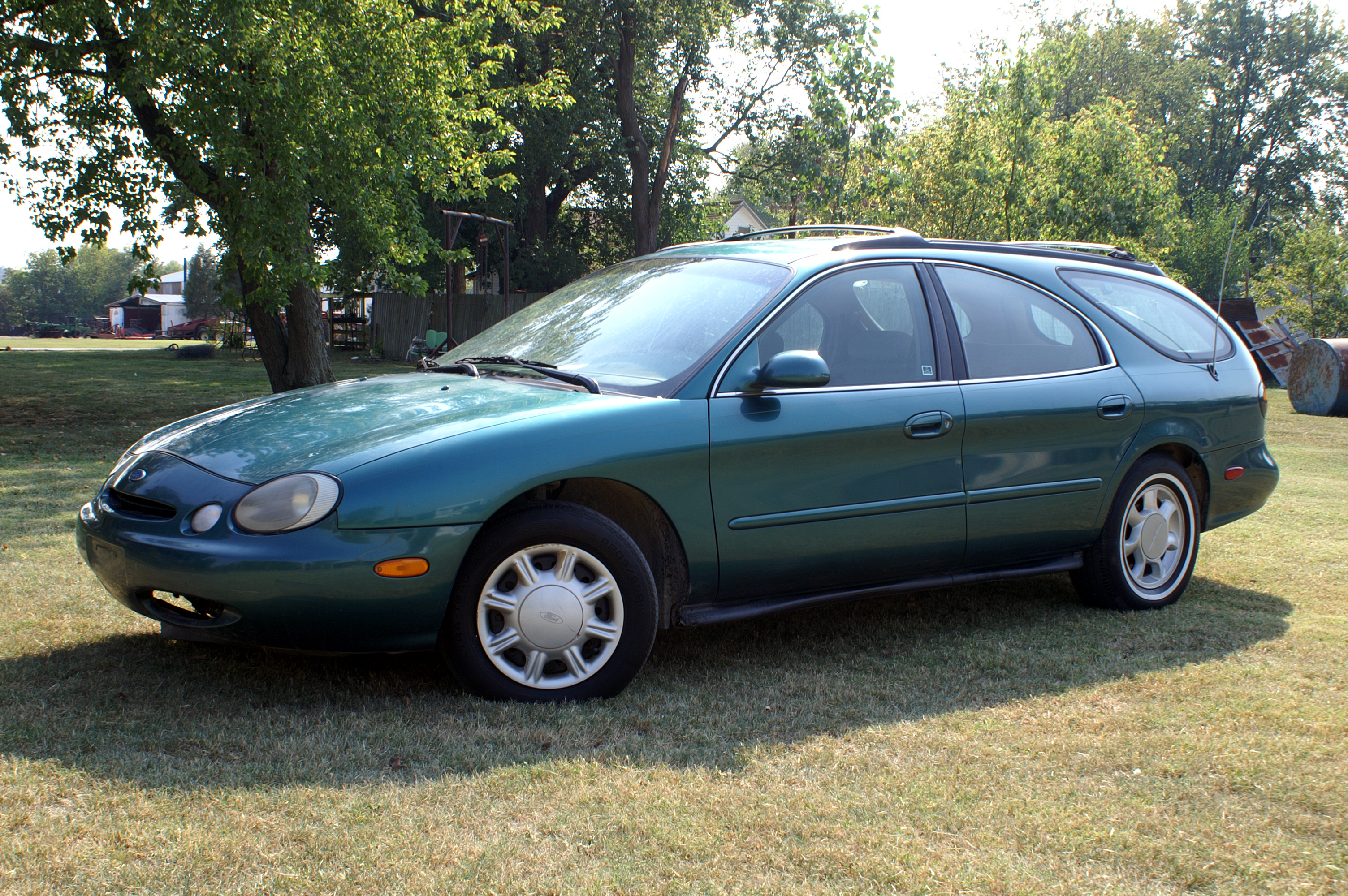 Ford Taurus GL Wagon