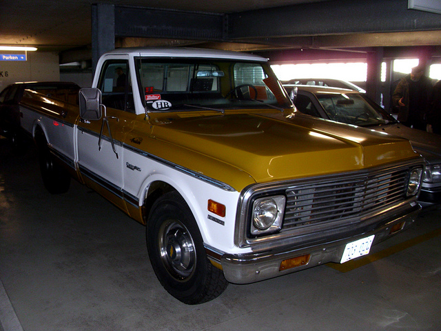 Chevrolet C-20 Custom Deluxe