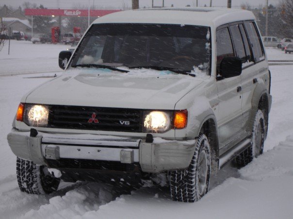 Mitsubishi Montero SR