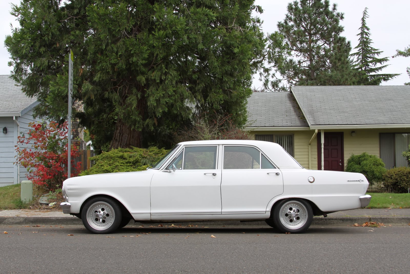 Chevrolet Independence Standard sedan