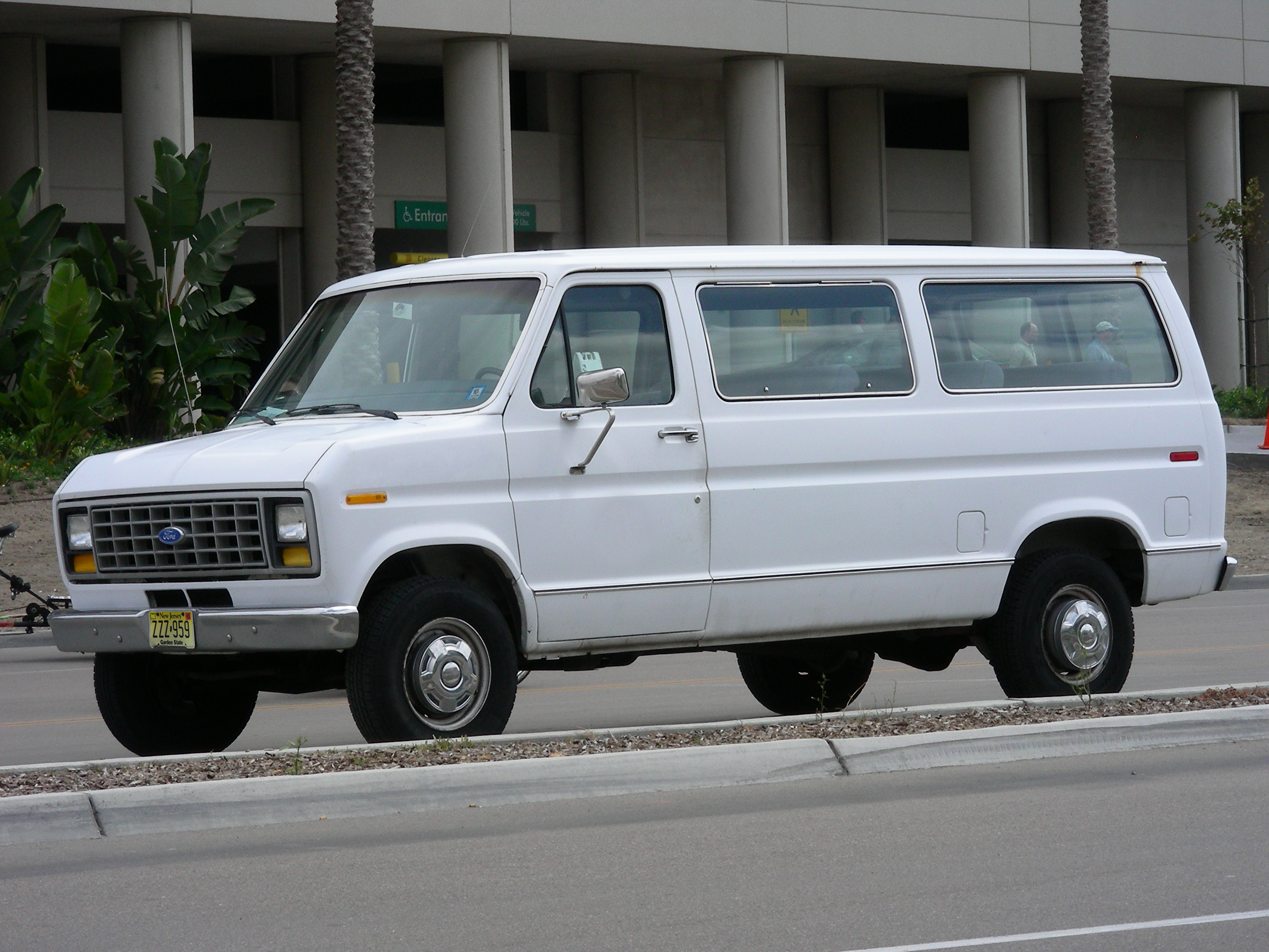 Ford Club Wagon XL