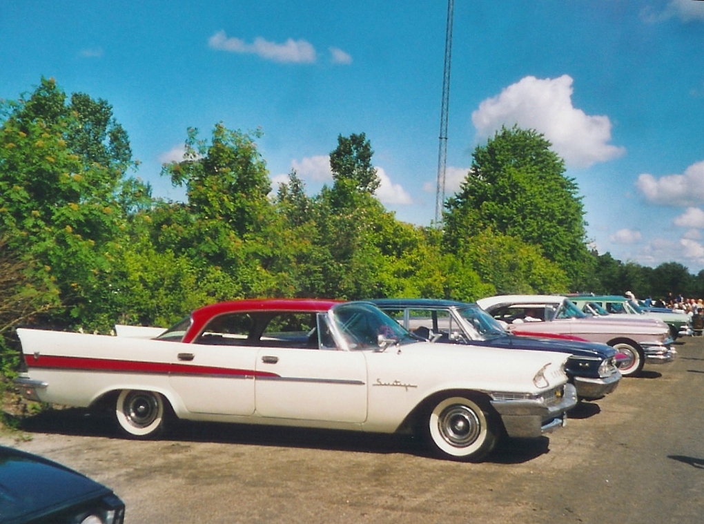 Chrysler Saratoga 4dr