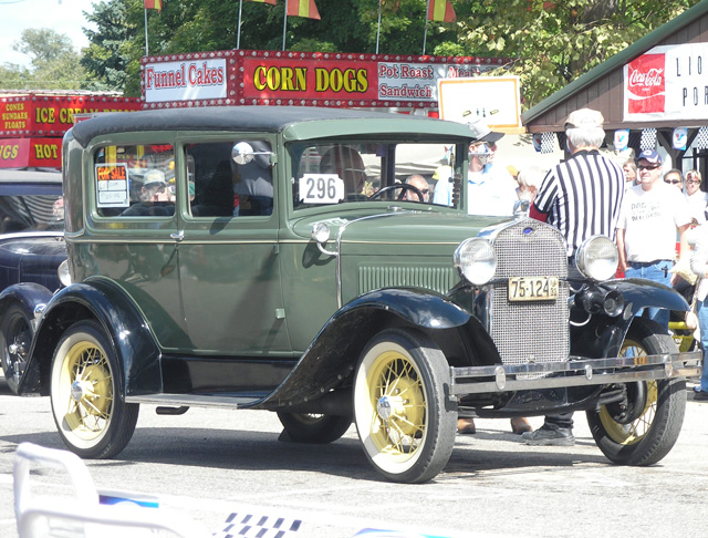 Ford Model 81A Deluxe Tudor