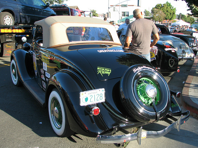 Ford Deluxe Roadster 3