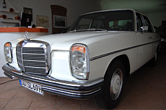 Mercedes-Benz 230-6