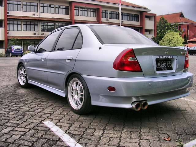 Mitsubishi Lancer SEi