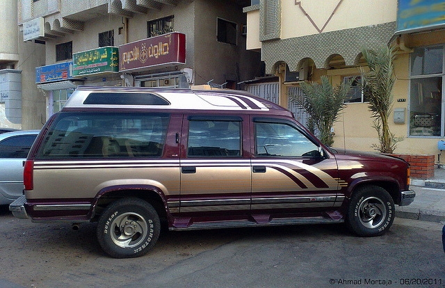 Chevrolet Suburban SLE 2500