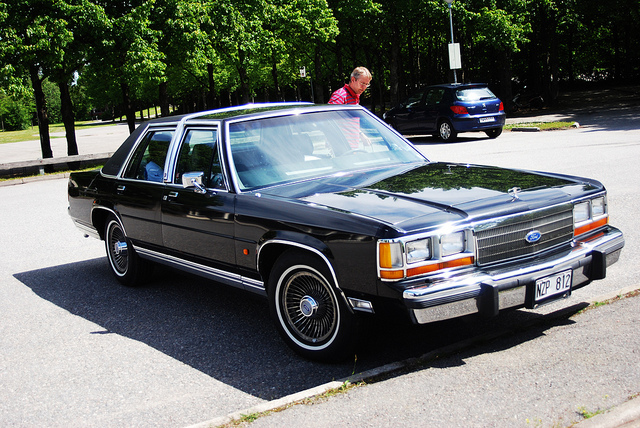 Ford LTD Crown Victoria LX