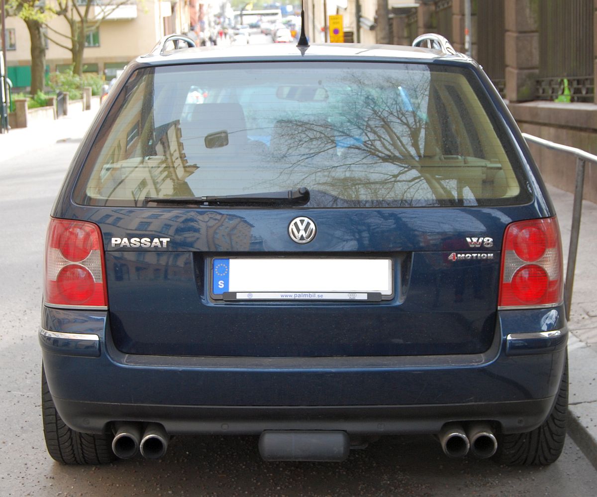 Volkswagen Passat W8 wagon