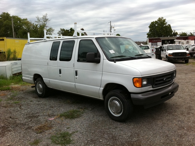 Ford E-250 XL