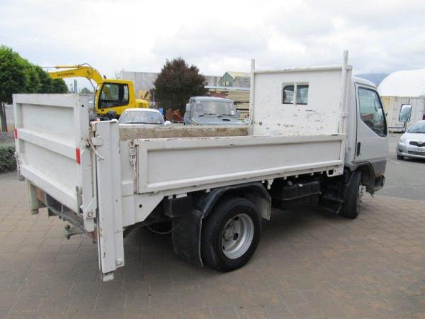 Mitsubishi Canter FE538B