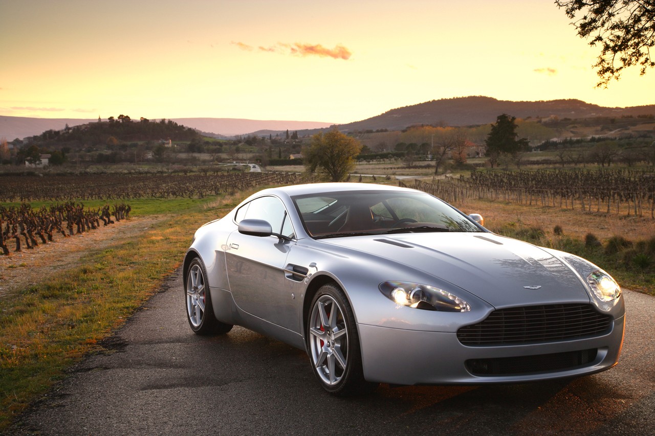 Aston Martin V8