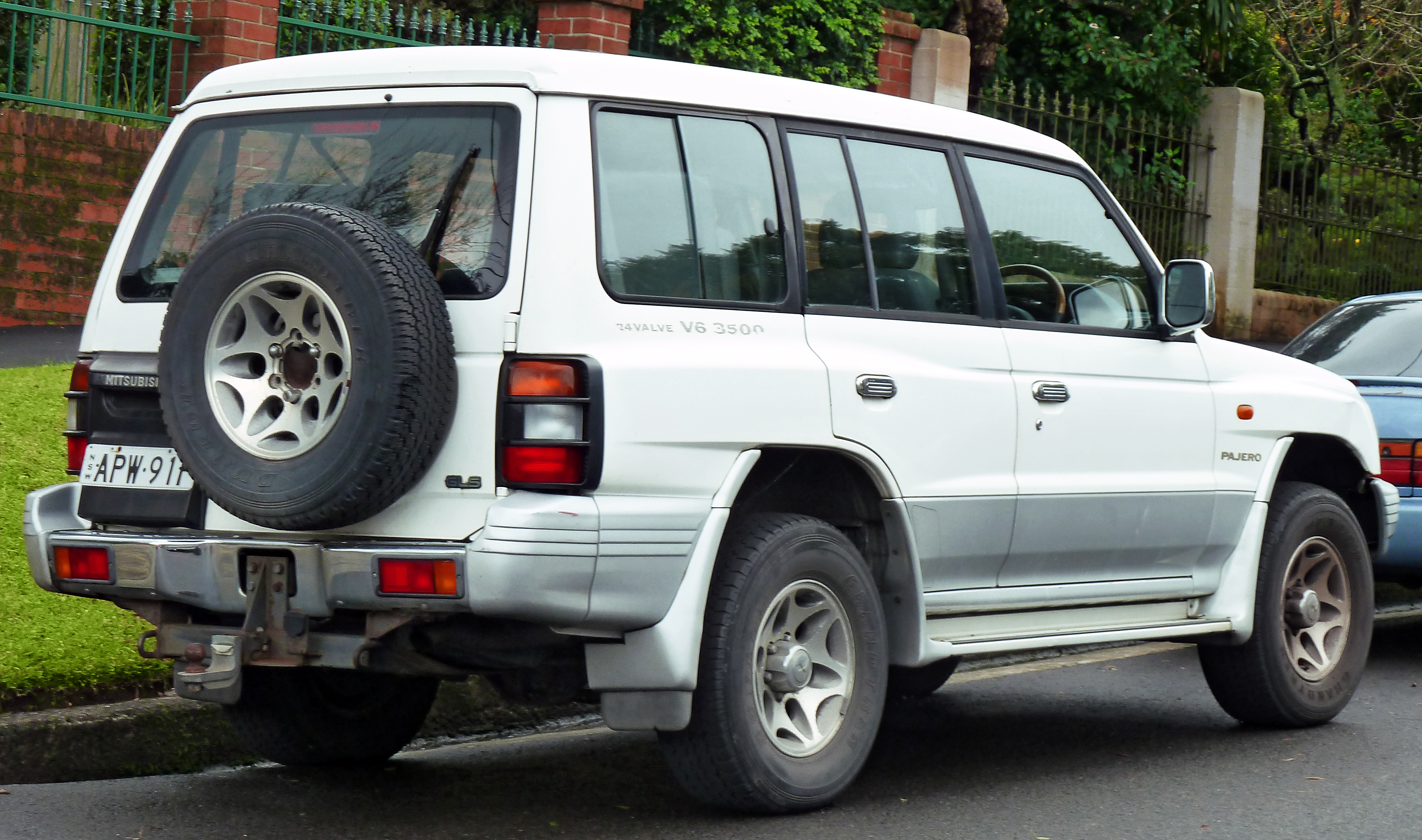 Mitsubishi Montero GLS 32 D-iD