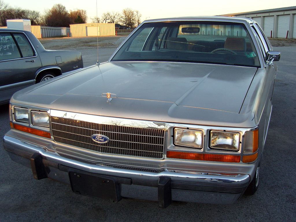 Ford LTD Crown Victoria