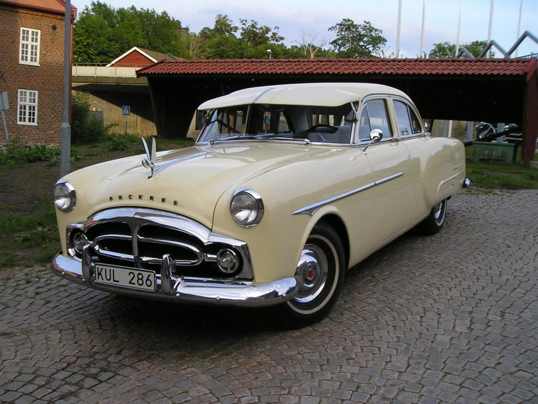 Packard 200 De Luxe 4dr