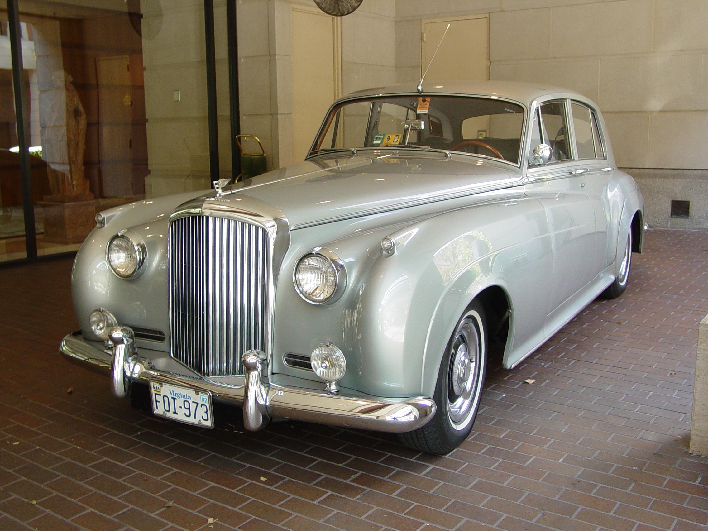 Bentley S2