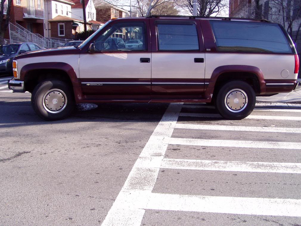 Chevrolet Suburban SLE 2500