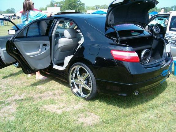 2012 toyota camry with 22 inch rims #1