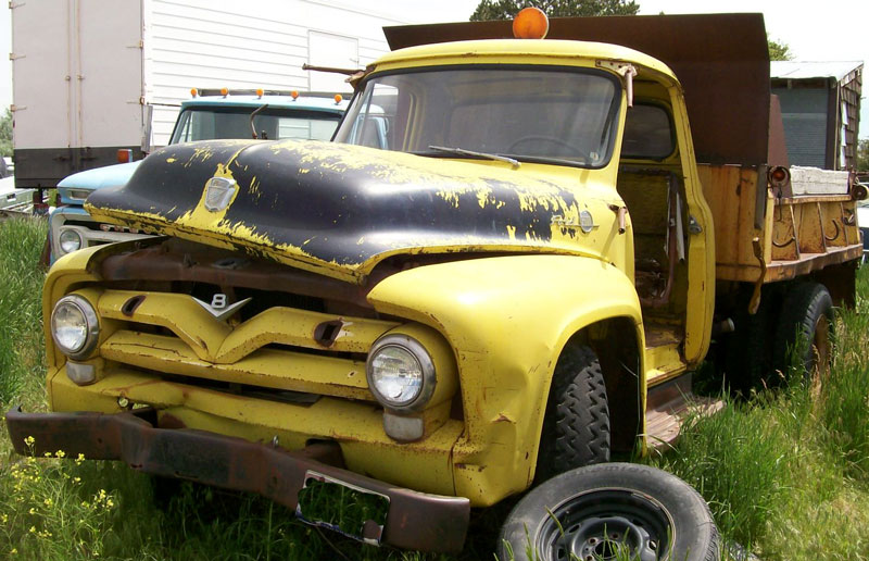 Ford F-600 Stakebed