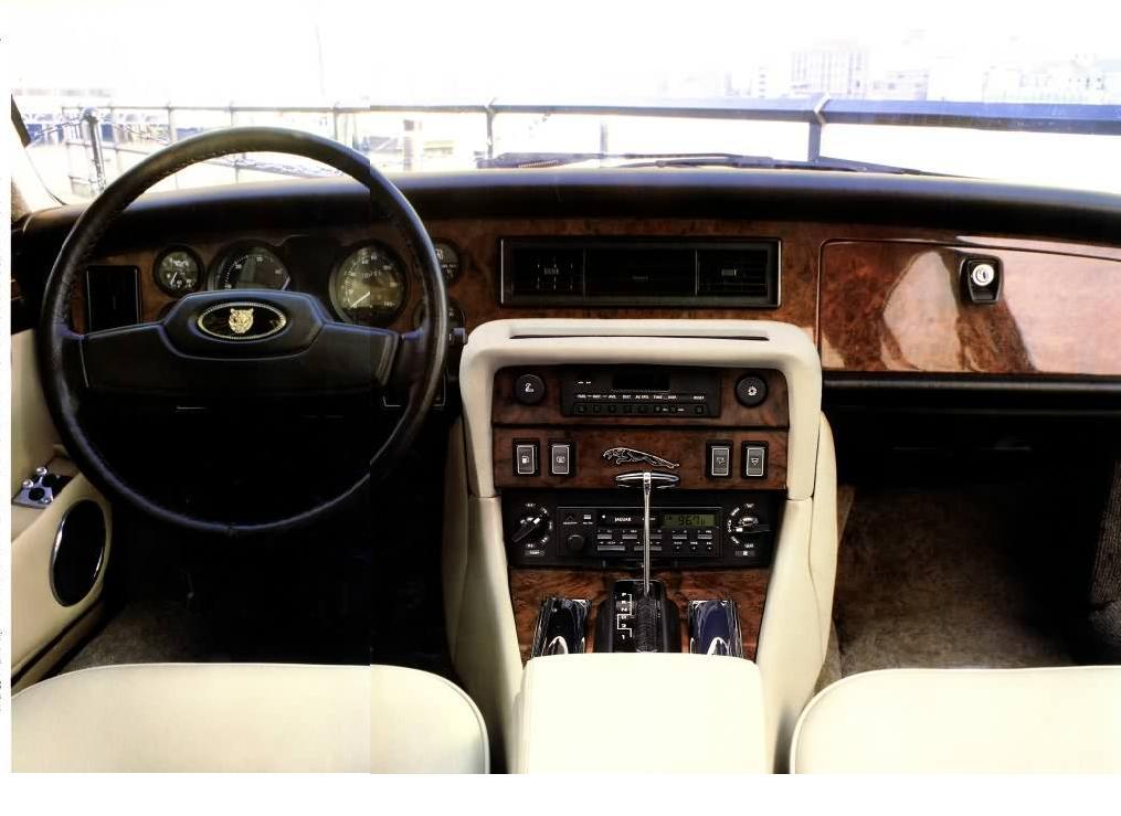 1987-jaguar-vanden-plas-interior-as-shown-in-1986-catalog_a506a.jpg
