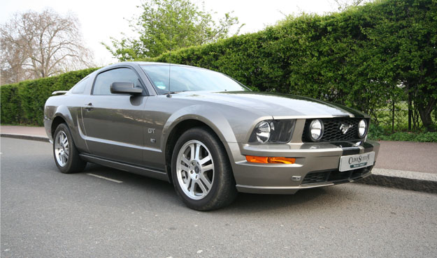 Ford Mustang V8