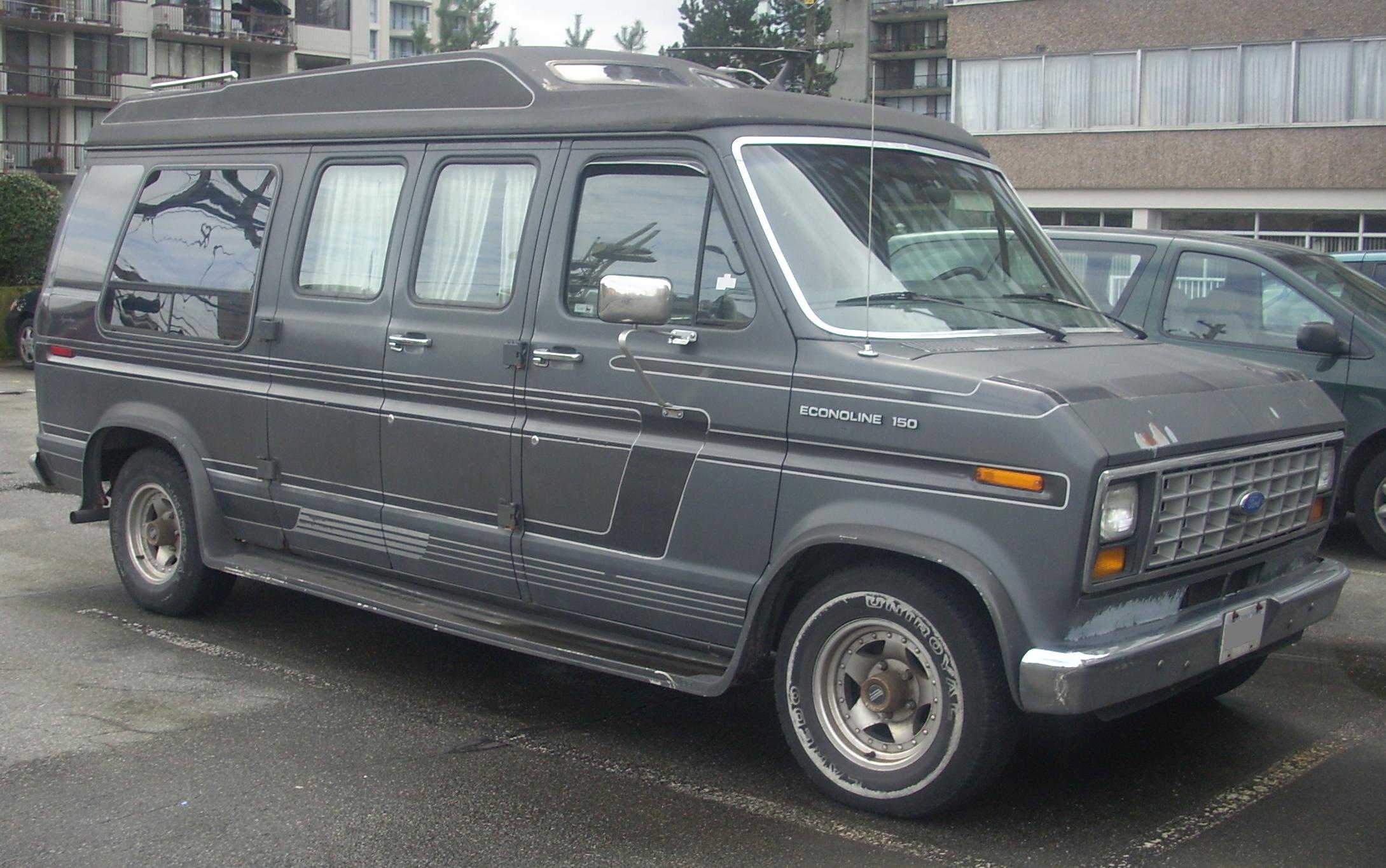 Ford Econoline 150 Camper