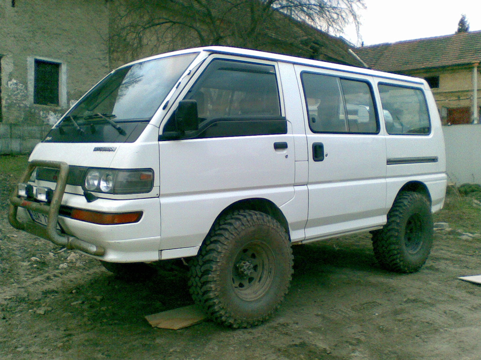 Mitsubishi L300