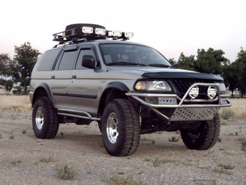 Mitsubishi Montero Sport LS