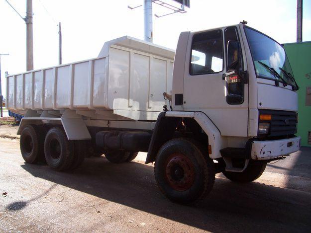 Ford Cargo 2422