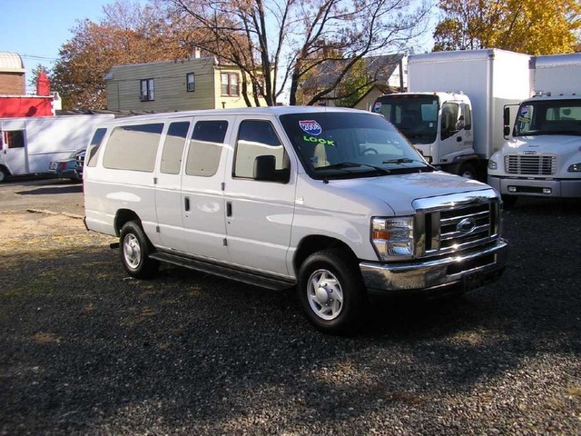 Ford E-350XLT Super Duty