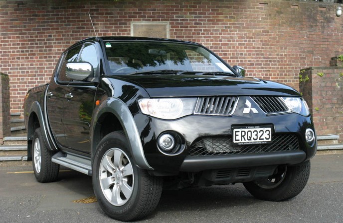 Mitsubishi Triton 32 V6