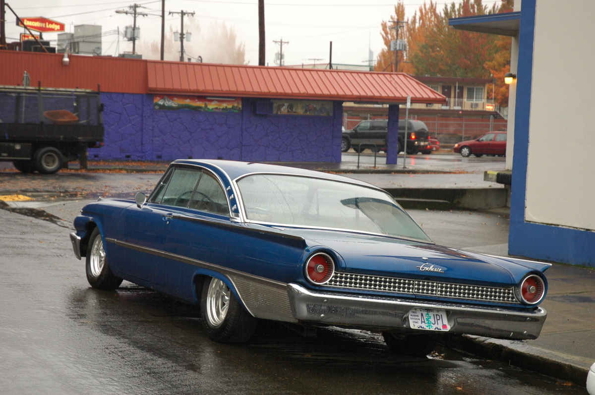 Ford Galaxie Starliner