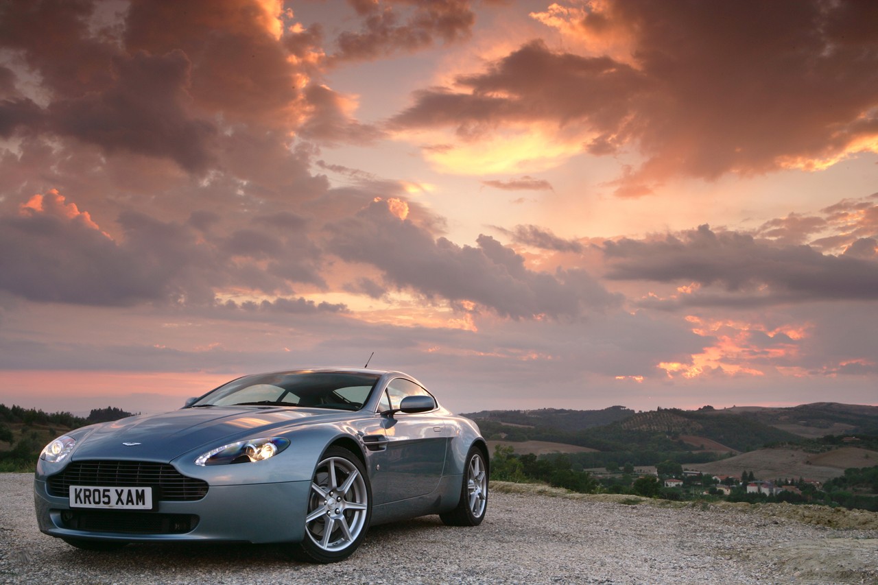 Aston Martin V8