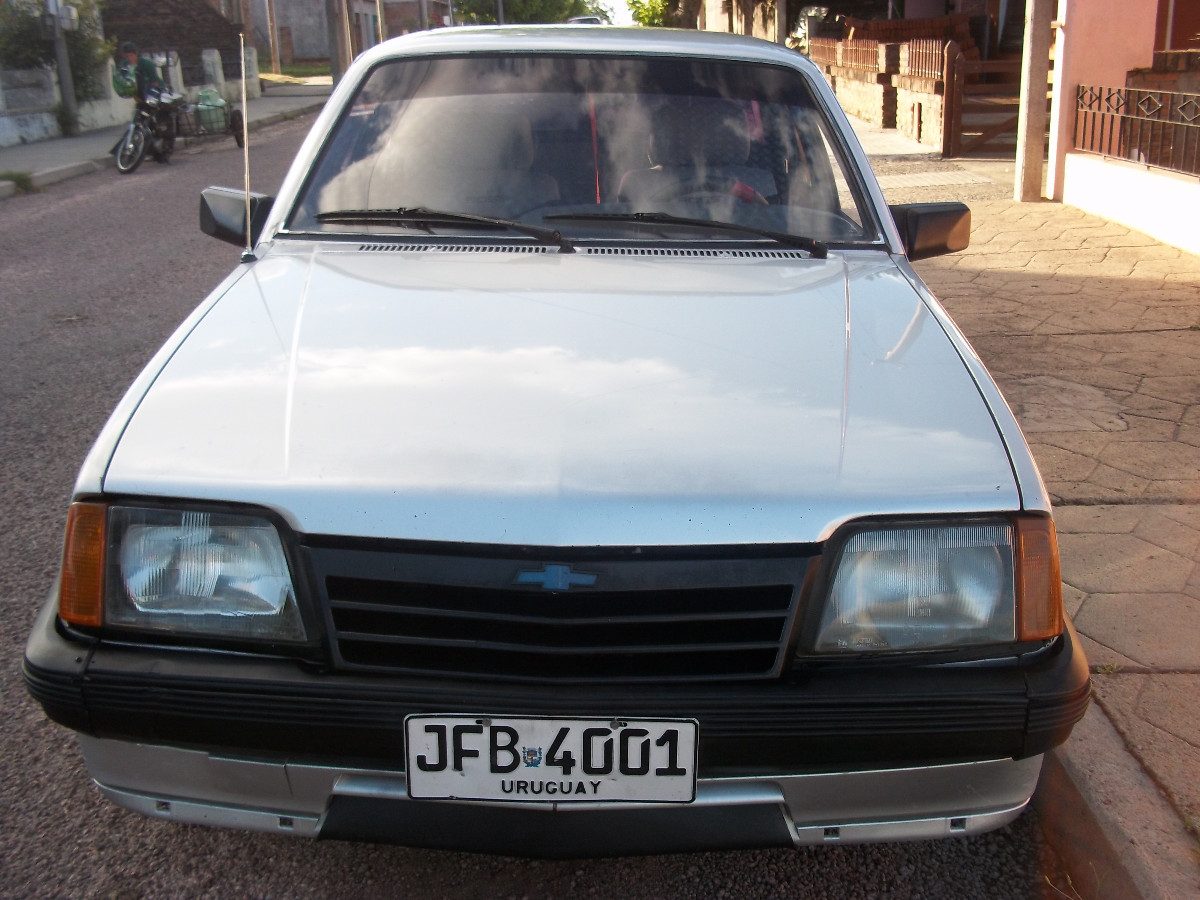 Chevrolet Monza 18 SLE