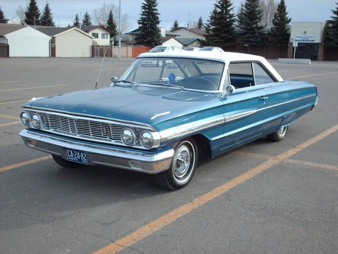 Ford Galaxie 500 2-dr Sedan